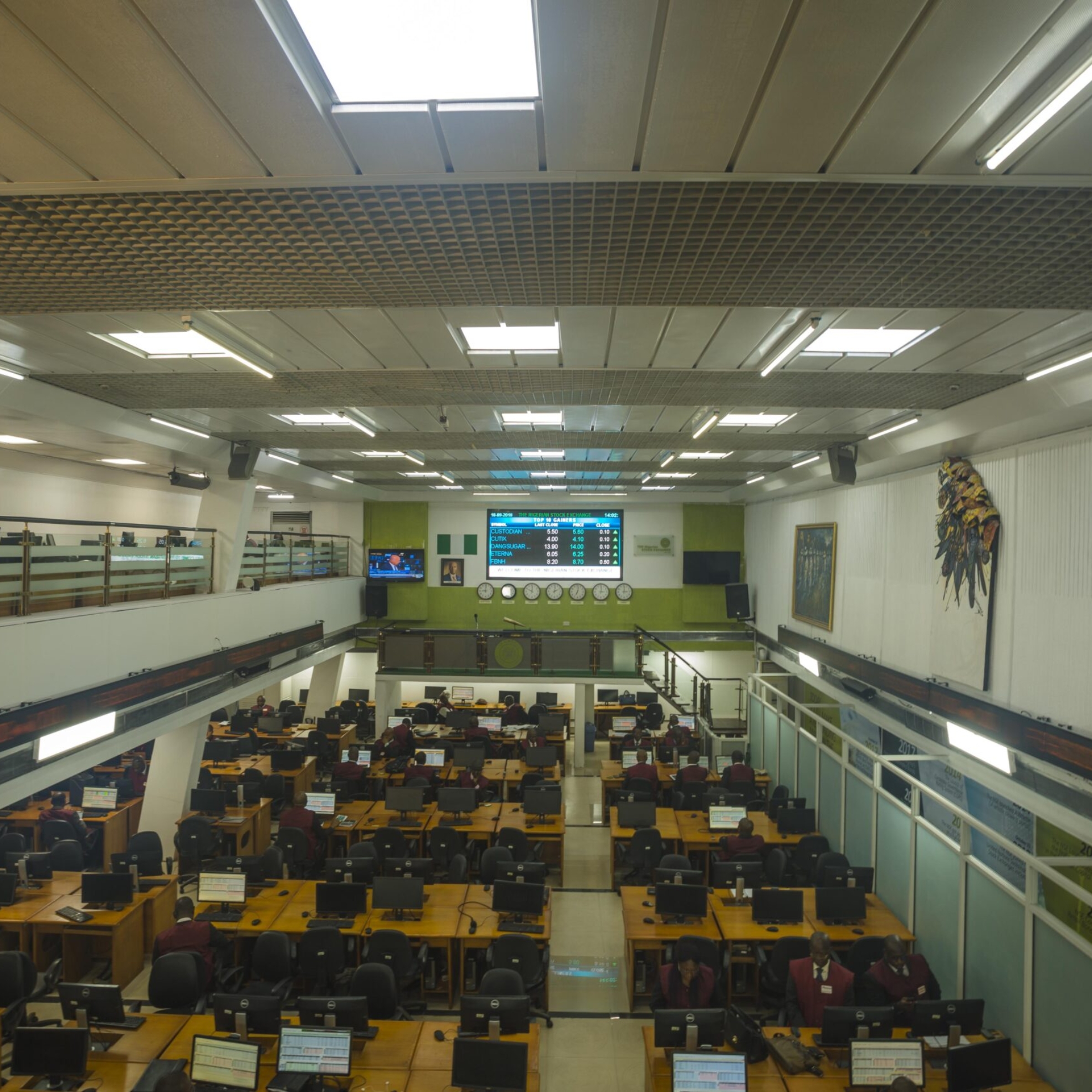 Imagem ilustrativa sobre stock exchange trading floor